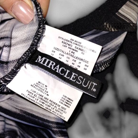 Miraclesuit L56110 Womens Swimsuit Sz 12 Printed Black White One Piece Tummy - Picture 9 of 10